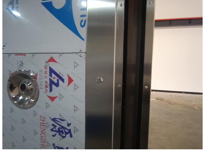 卷帘门风淋室安装现场