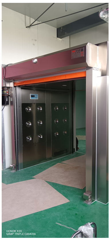 卷帘门风淋室安装现场