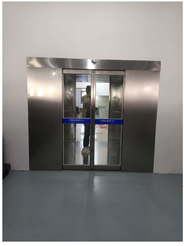 平移门风淋室安装现场