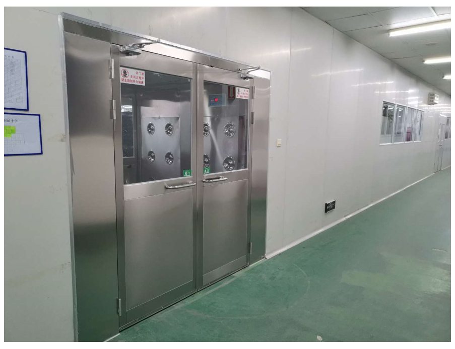 双开门货淋室安装现场