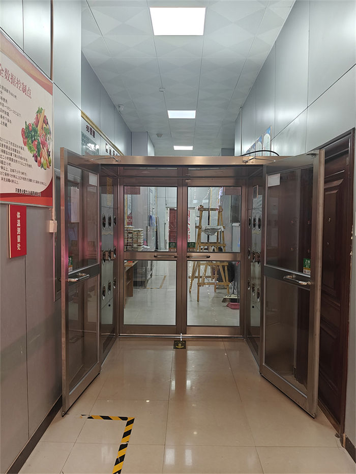 江苏合万瑞环保科技有限公司风淋室安装